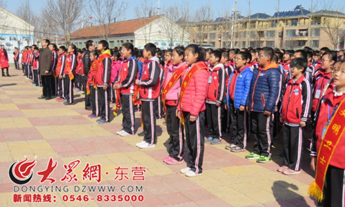 利津县陈庄镇中学举办清明将至缅怀英烈传统教育活动