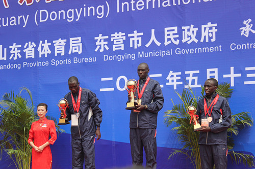 2012黄河口(东营)国际马拉松赛肯尼亚选手包揽