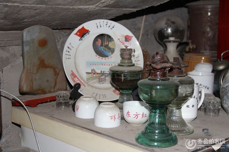 东营六旬退休工痴迷收藏老物件七八十年代藏品上千件