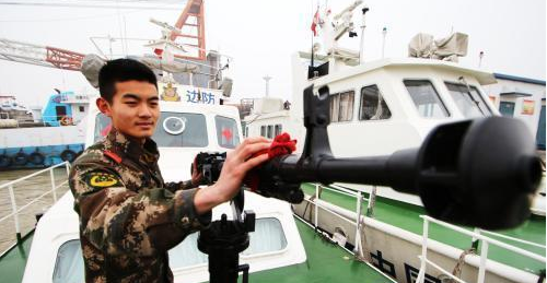 东营边防船艇大队:照常保养设备 迎接新的一年
