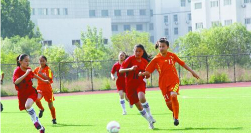 东营青少年足球赛开打 13支女足队成亮丽风景