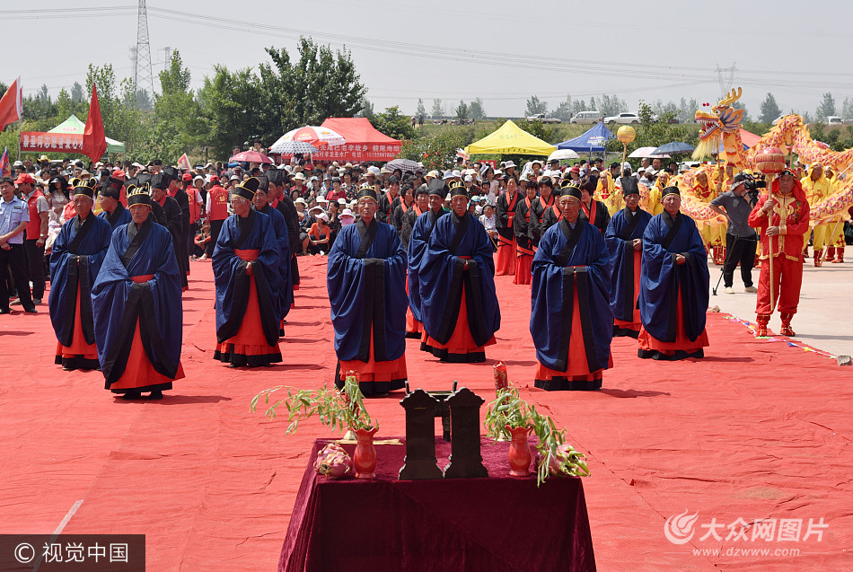 日照村民着汉服迎龙祭天再现古时祈雨