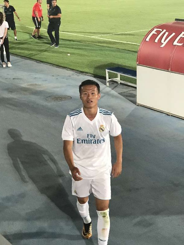 皇马b队0比0对手 林良铭1v3突破获主帅鼓掌称赞