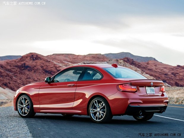 ()2ϵ2014 M235i