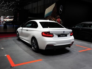 ()2ϵ2014 M235i