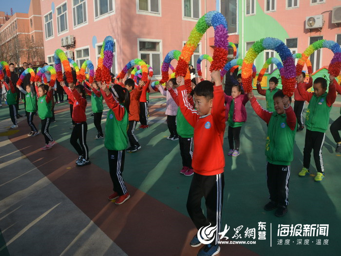 亲子民间游戏乐翻天_利津县幼儿园元旦活动_元旦幼儿园室内游戏