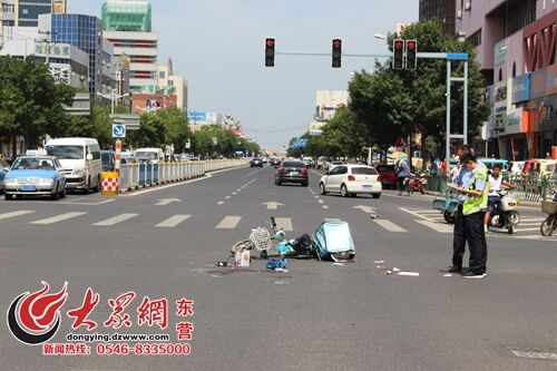 东营接连发生两起送餐车交通事故 交警提醒出行请遵守交规_今日看点