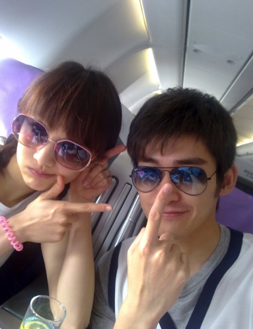 郑爽曝拍戏为攒钱隐退与张翰甜蜜私照曝光