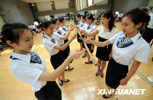 初中女生魔鬼礼仪训练图片