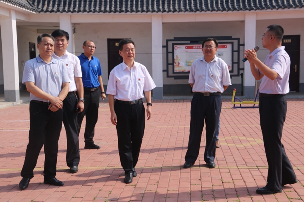 委组织部长吕国强一行到仙河镇进行党建工作半